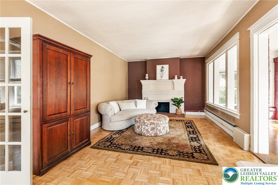 2022 Greenawalds Avenue