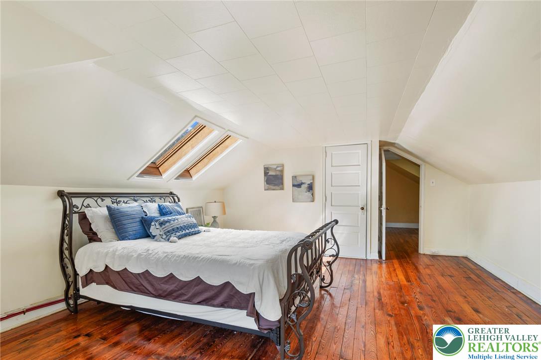 2022 Greenawalds Avenue