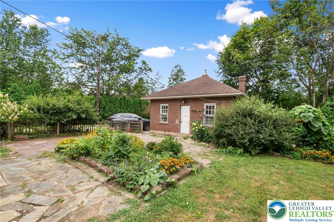 2022 Greenawalds Avenue