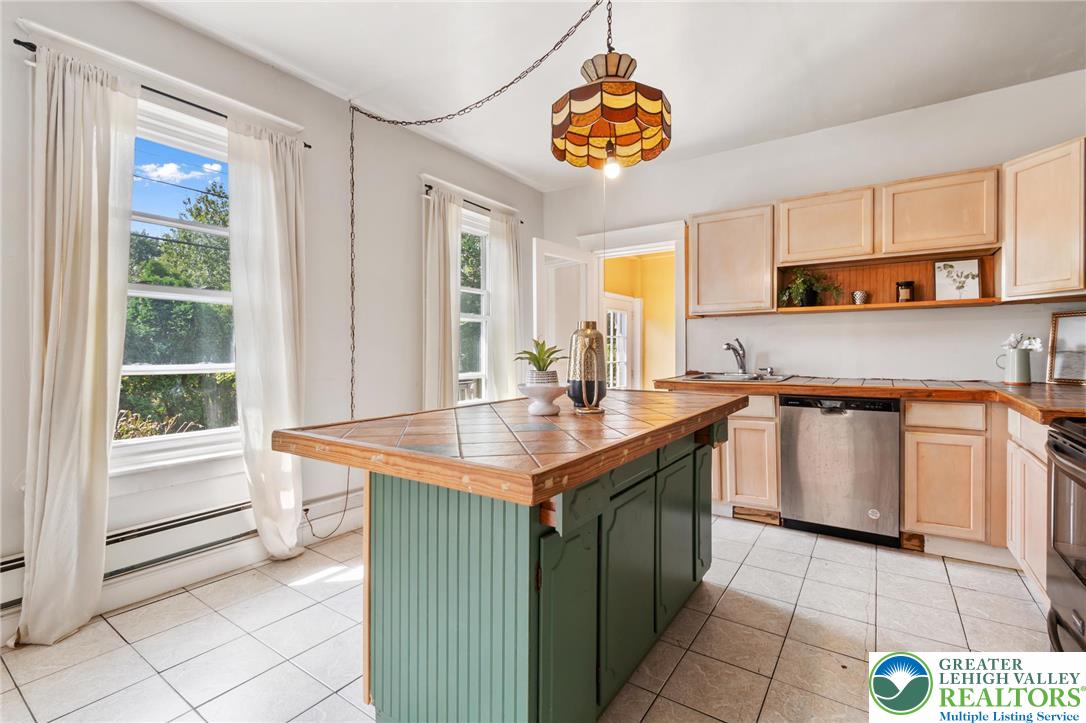 2022 Greenawalds Avenue