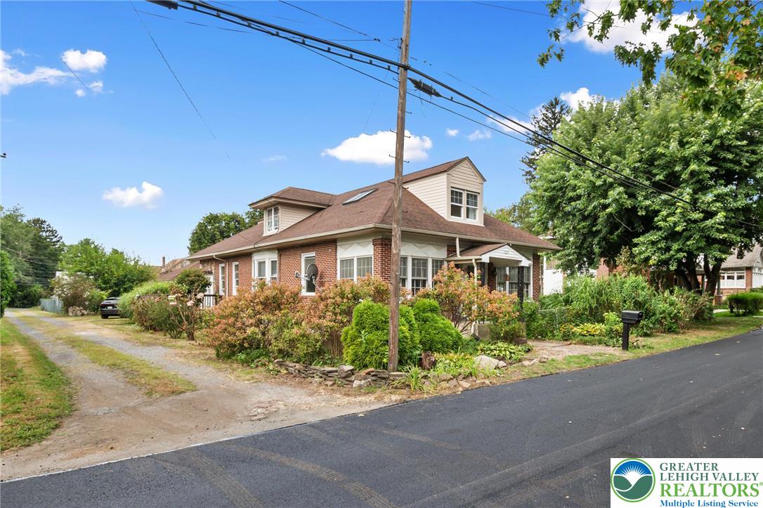 2022 Greenawalds Avenue