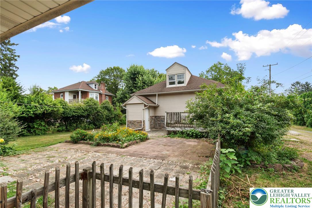 2022 Greenawalds Avenue