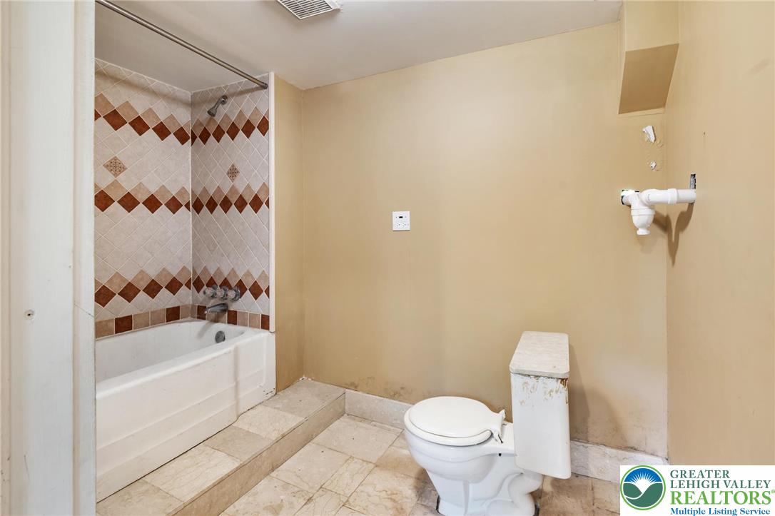 2022 Greenawalds Avenue