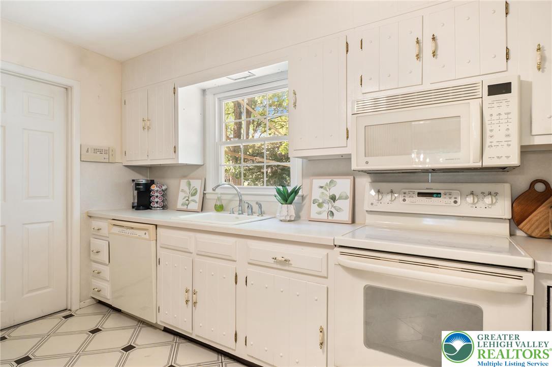 2734 Andrea Drive