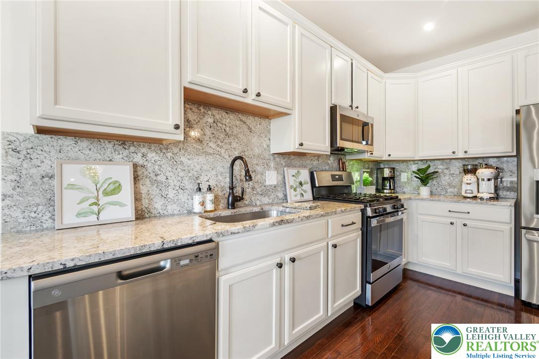 495 Gray Feather Way