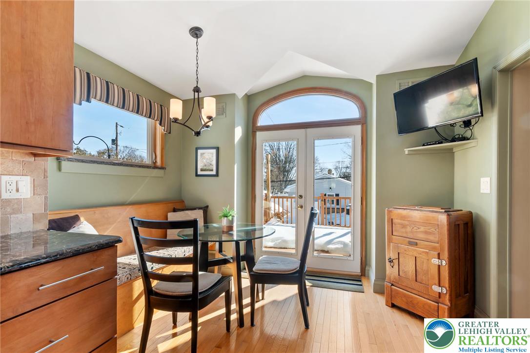 2924 West Livingston Street