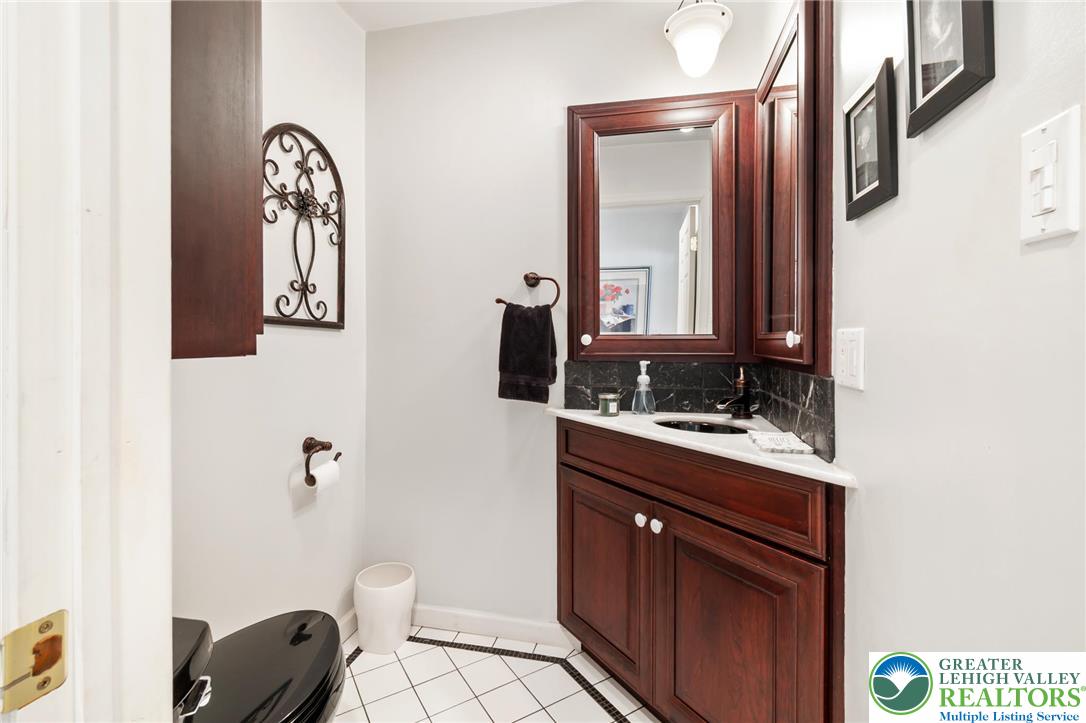 2924 West Livingston Street