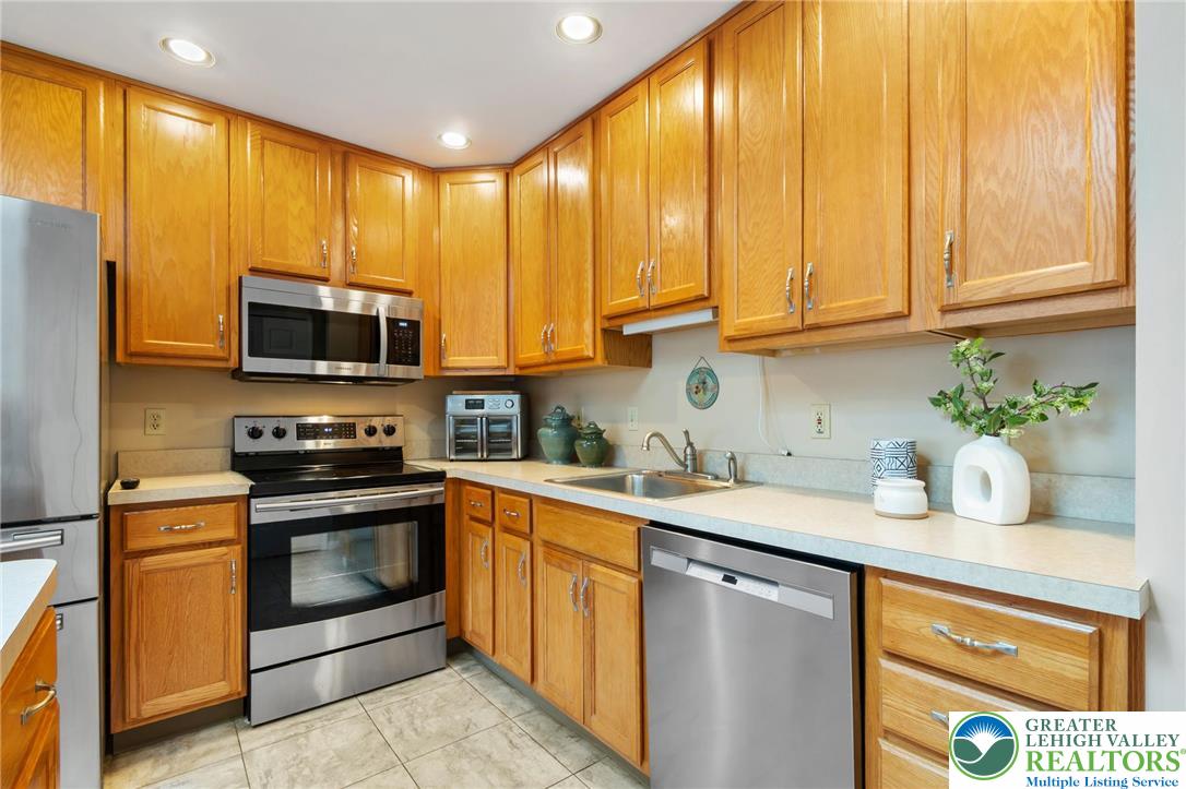 2528 Waynesborough Court