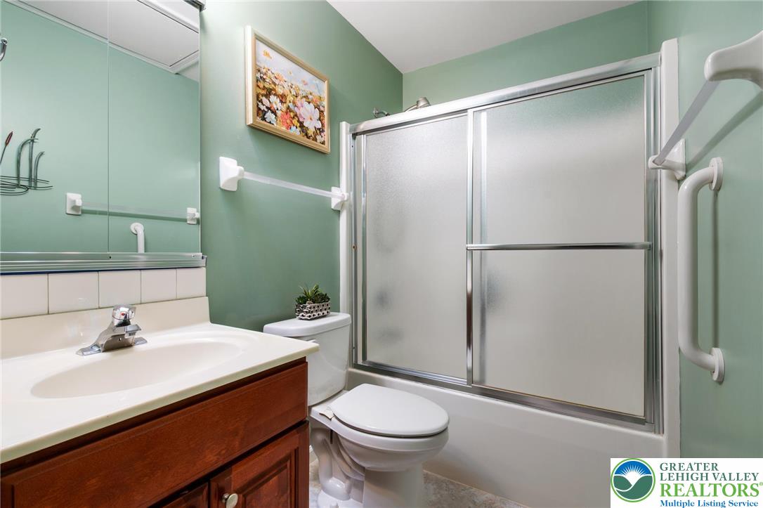 2528 Waynesborough Court