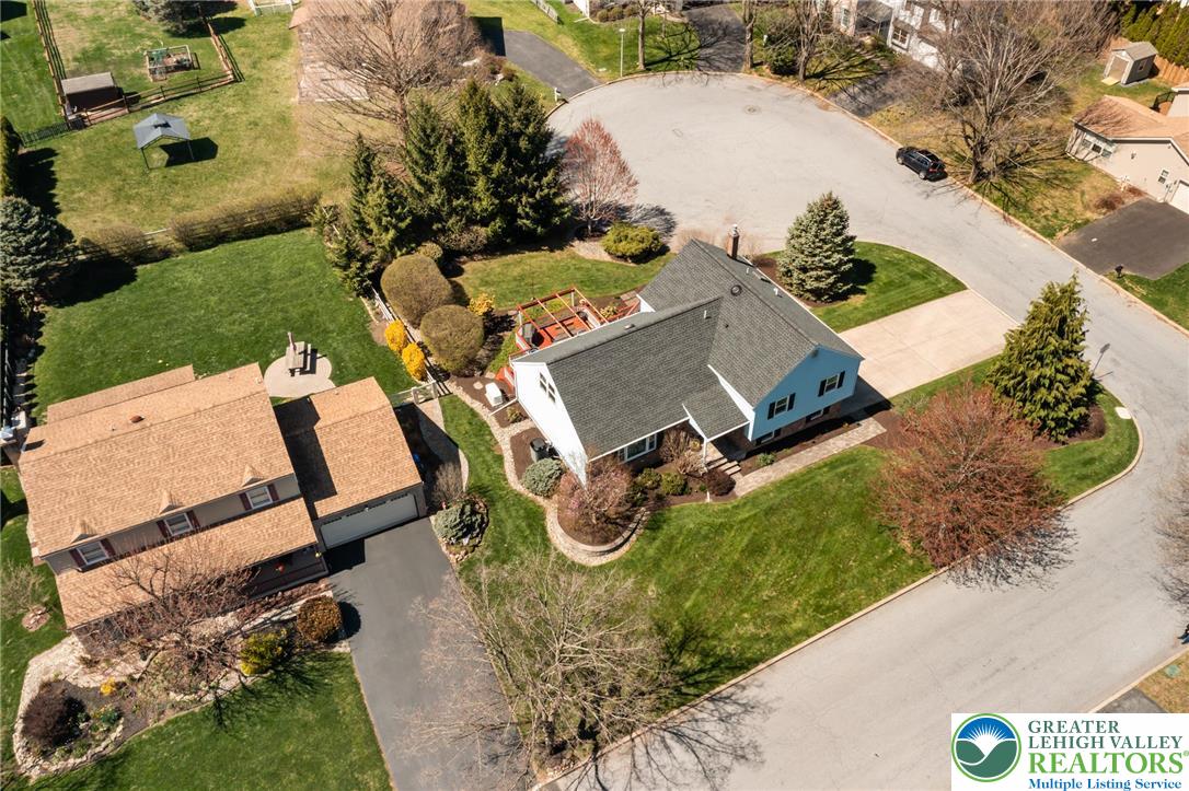 1029 Hawthorn Road