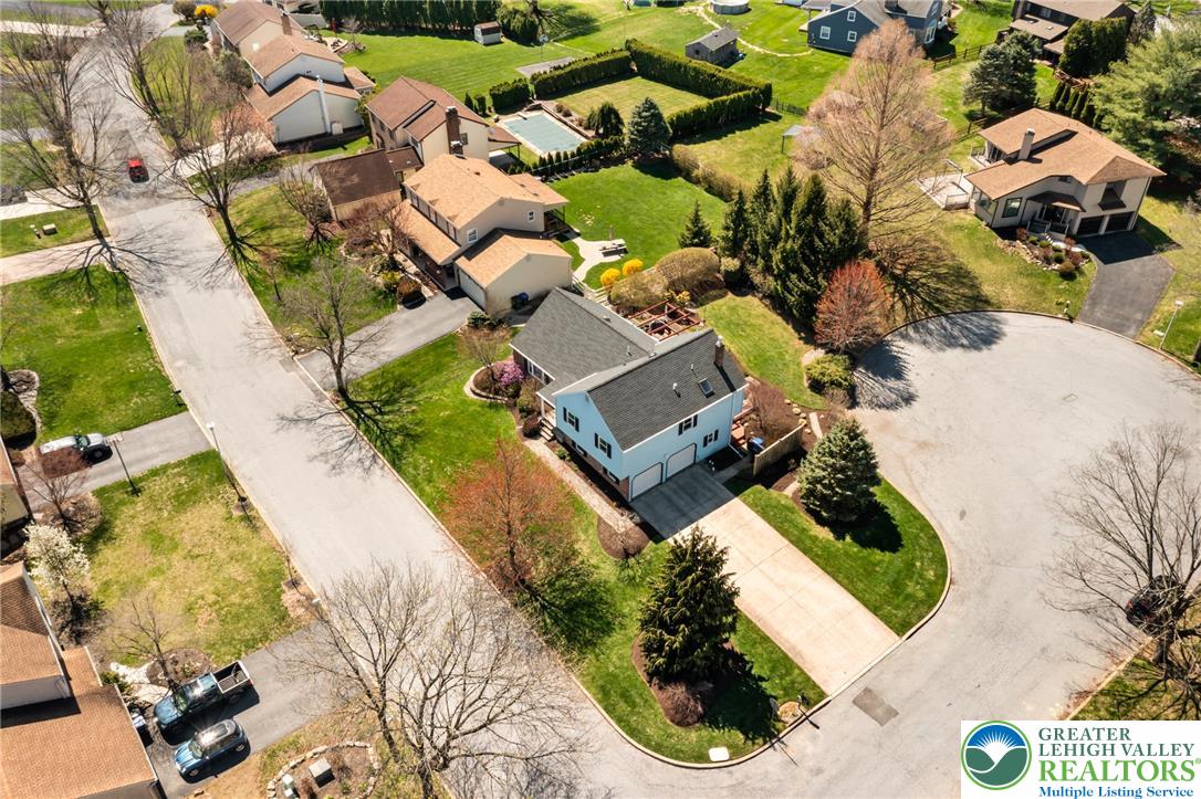 1029 Hawthorn Road
