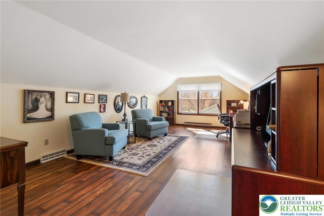 1029 Hawthorn Road