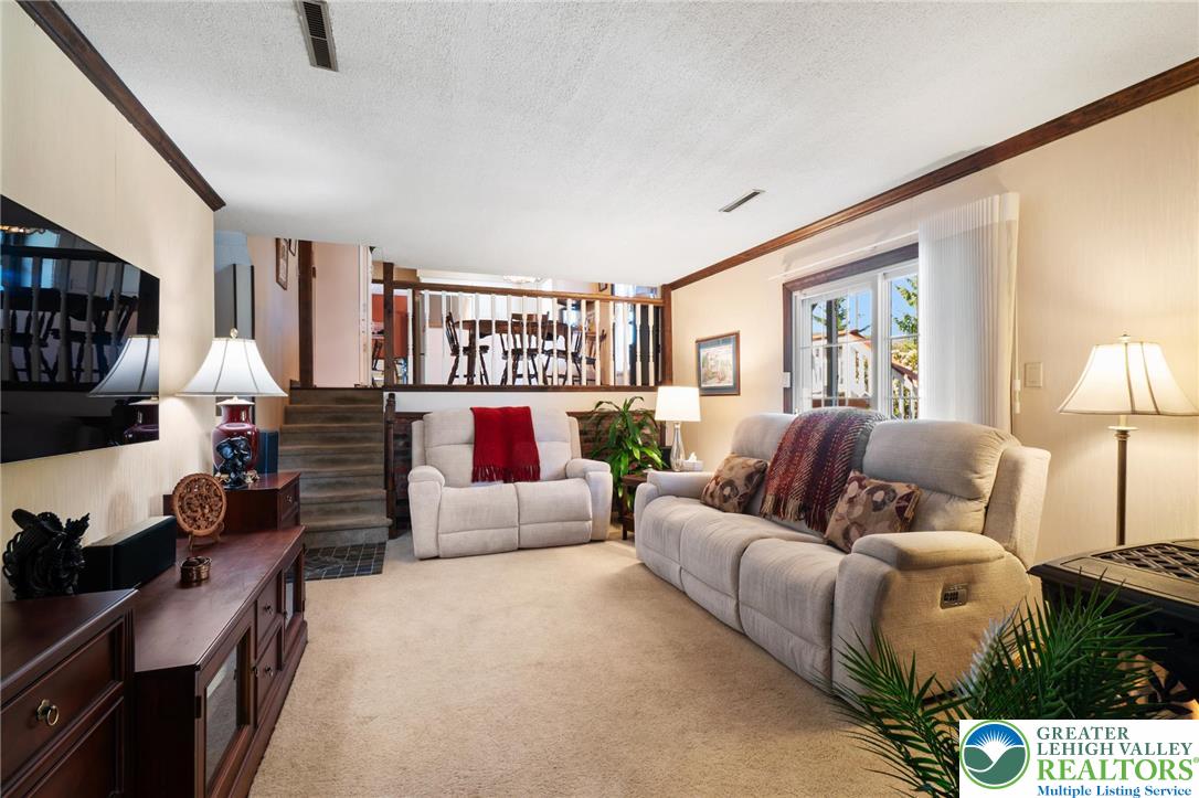 1029 Hawthorn Road