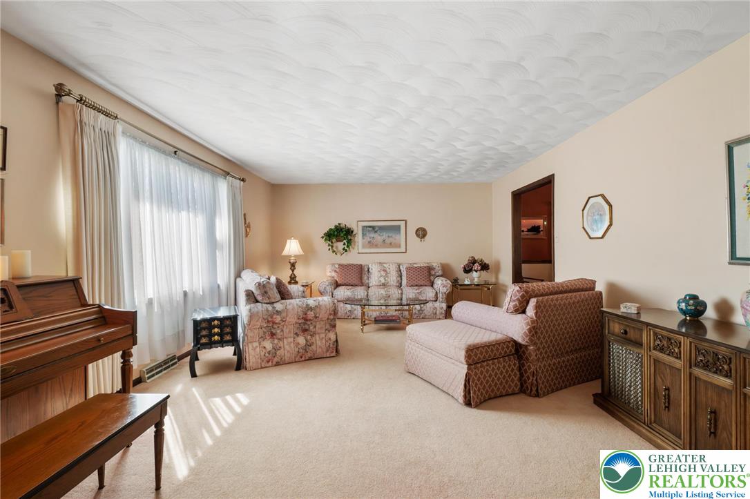 1029 Hawthorn Road