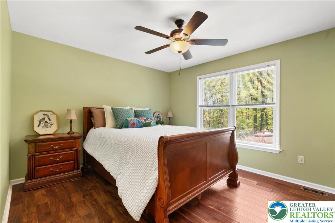 5925 Robin Lane