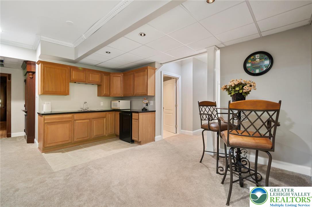 5925 Robin Lane