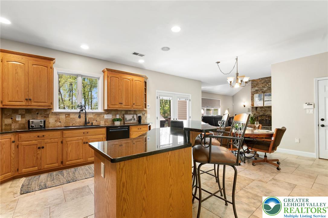 5925 Robin Lane