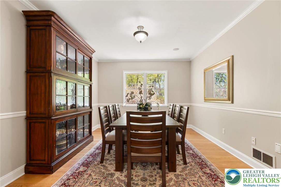 5925 Robin Lane