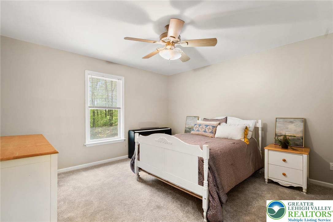 5925 Robin Lane
