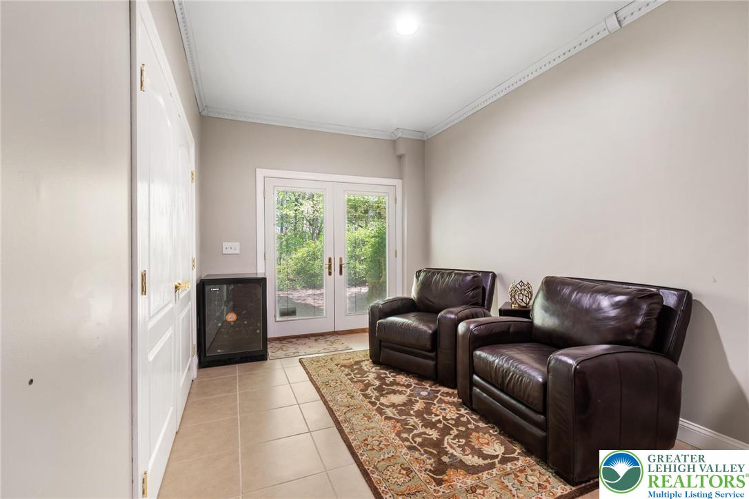 5925 Robin Lane