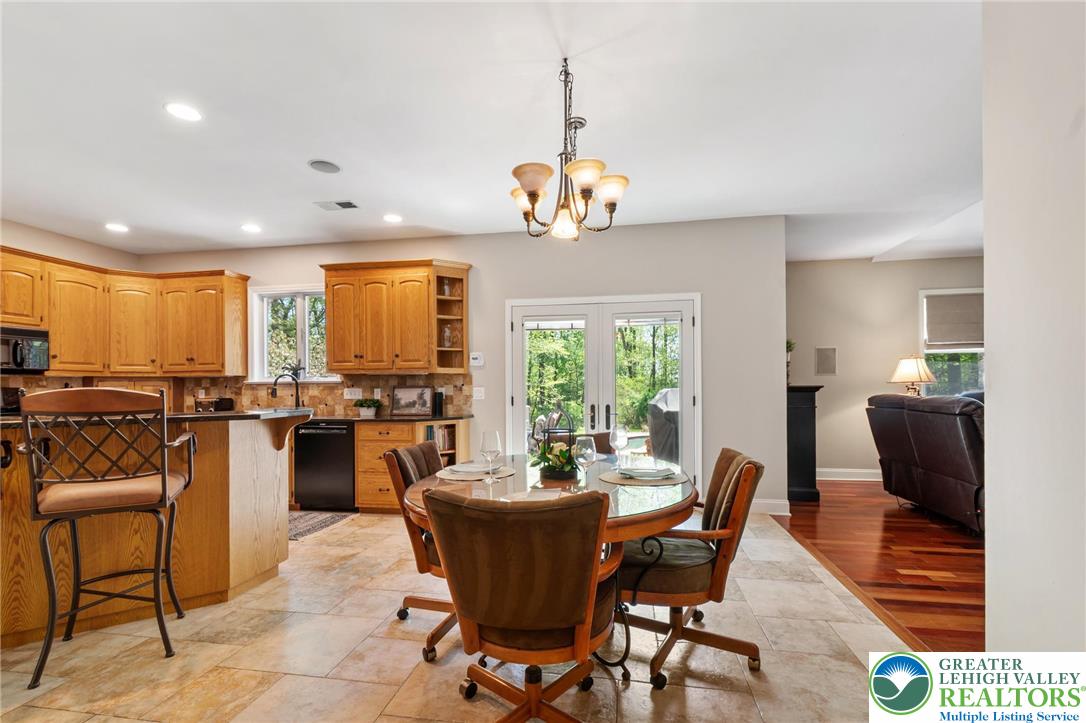 5925 Robin Lane