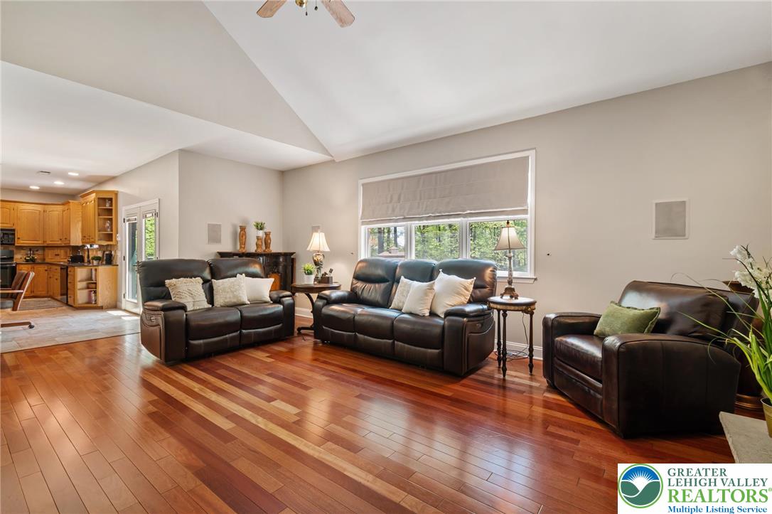 5925 Robin Lane