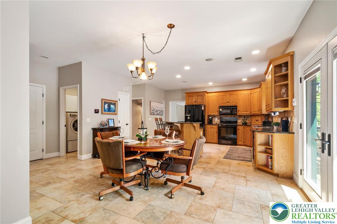 5925 Robin Lane