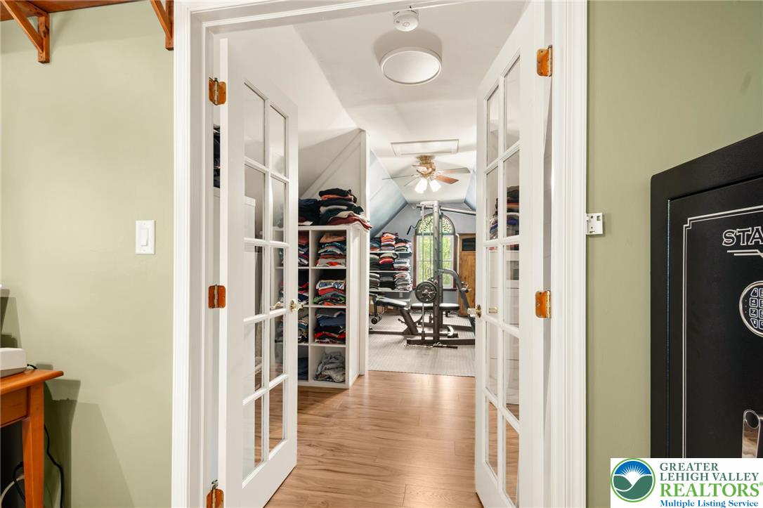 5925 Robin Lane