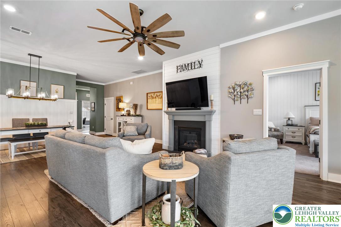 7928 Schaefer Crest