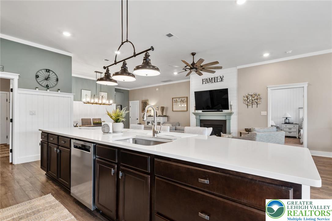 7928 Schaefer Crest
