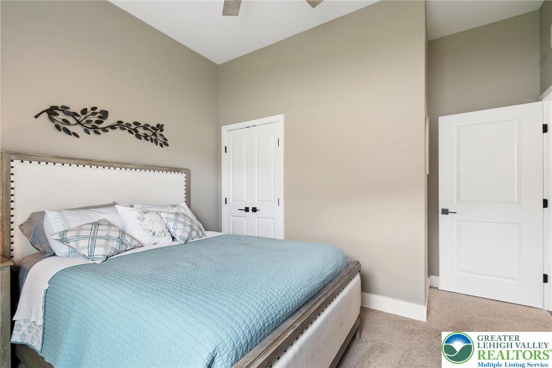 7928 Schaefer Crest