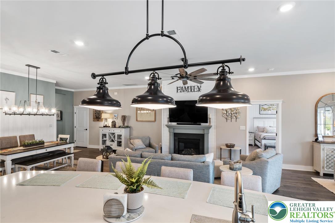 7928 Schaefer Crest
