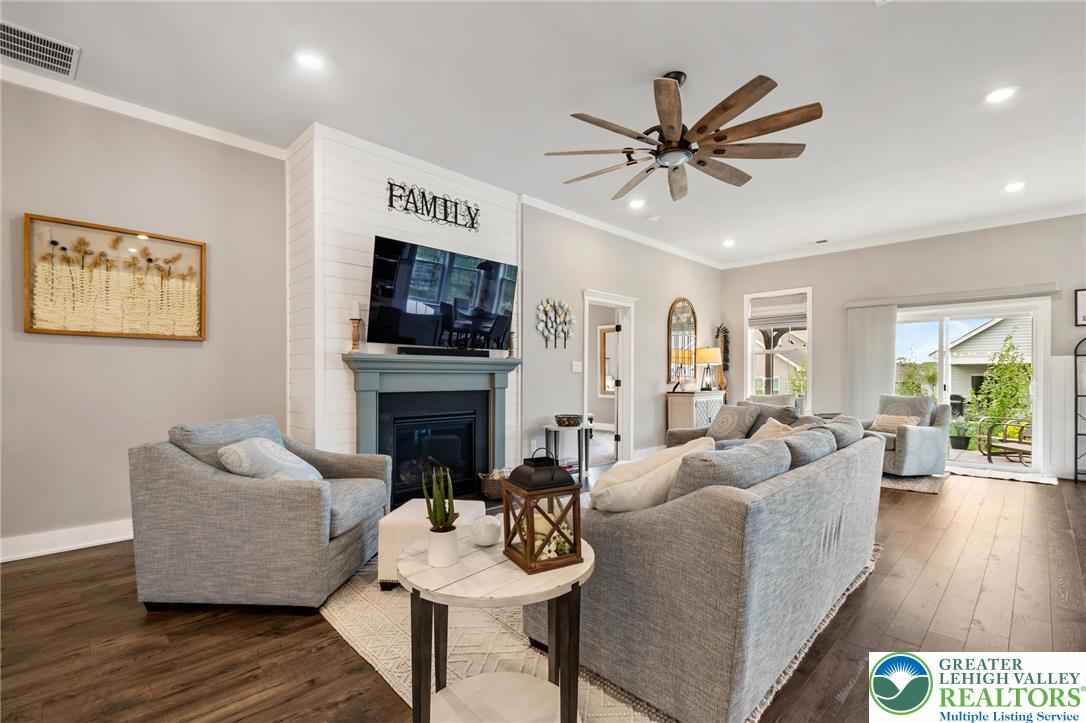 7928 Schaefer Crest