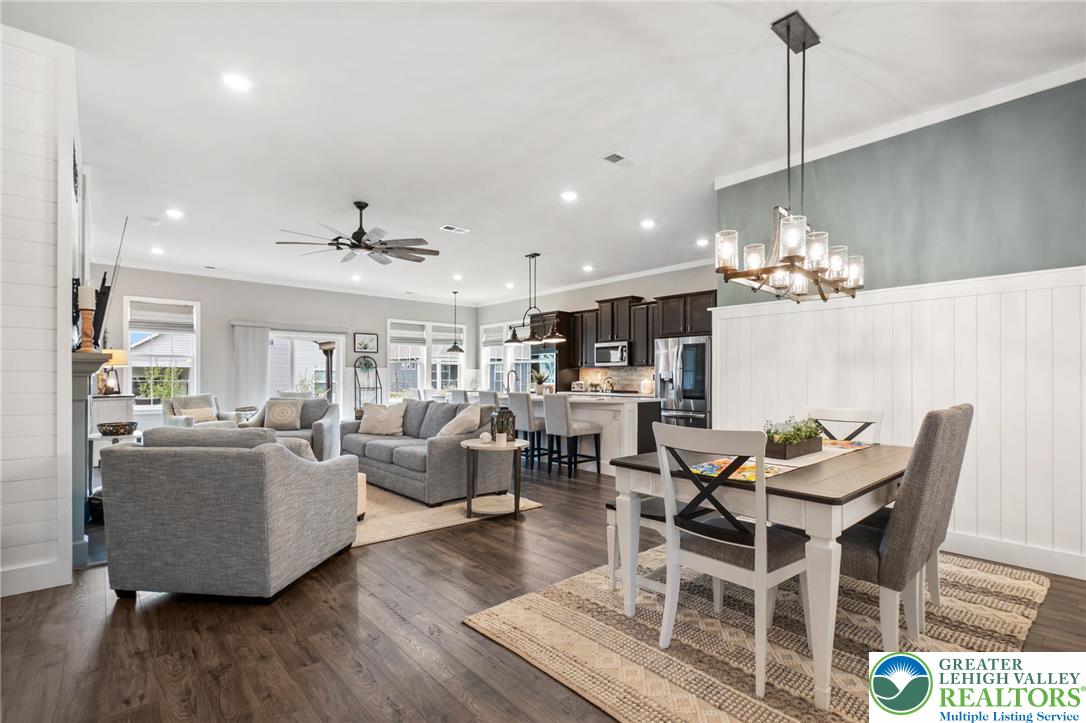 7928 Schaefer Crest