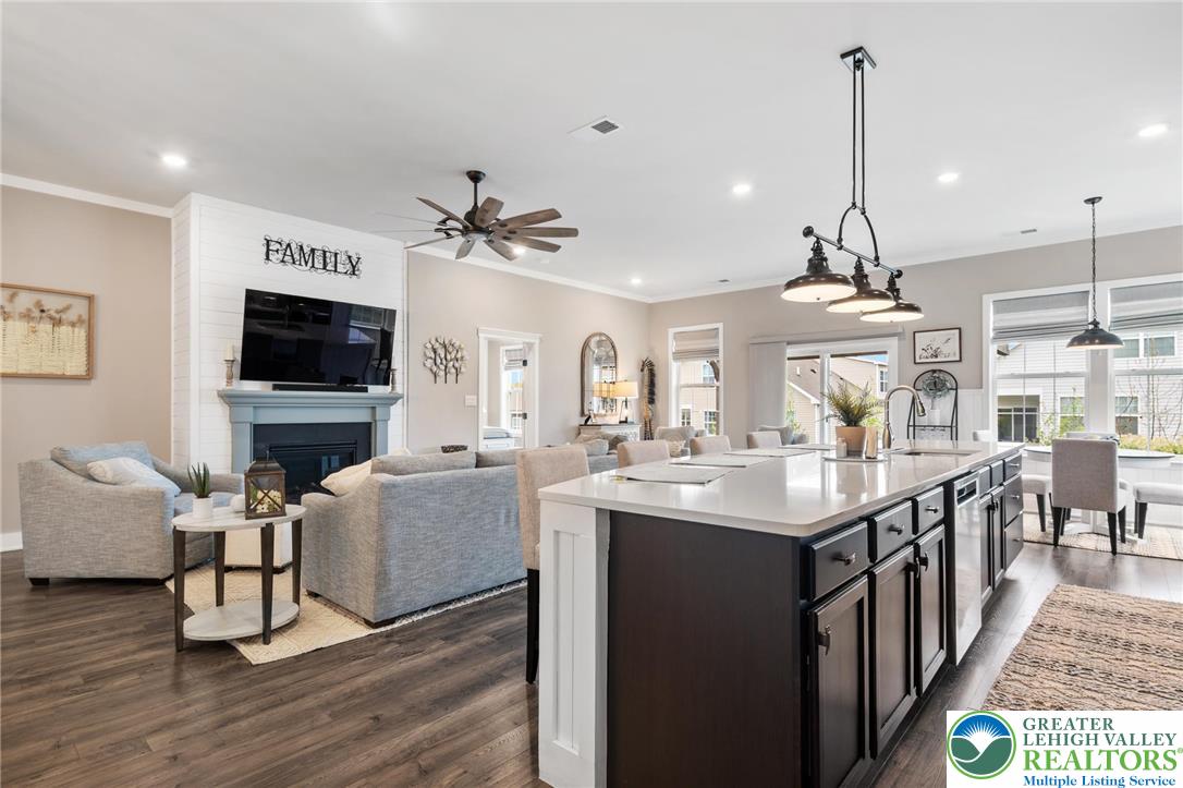 7928 Schaefer Crest