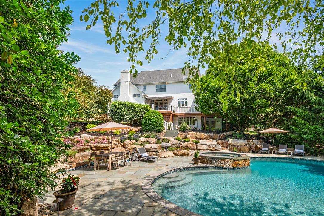 2850 Apple Valley Estates Drive