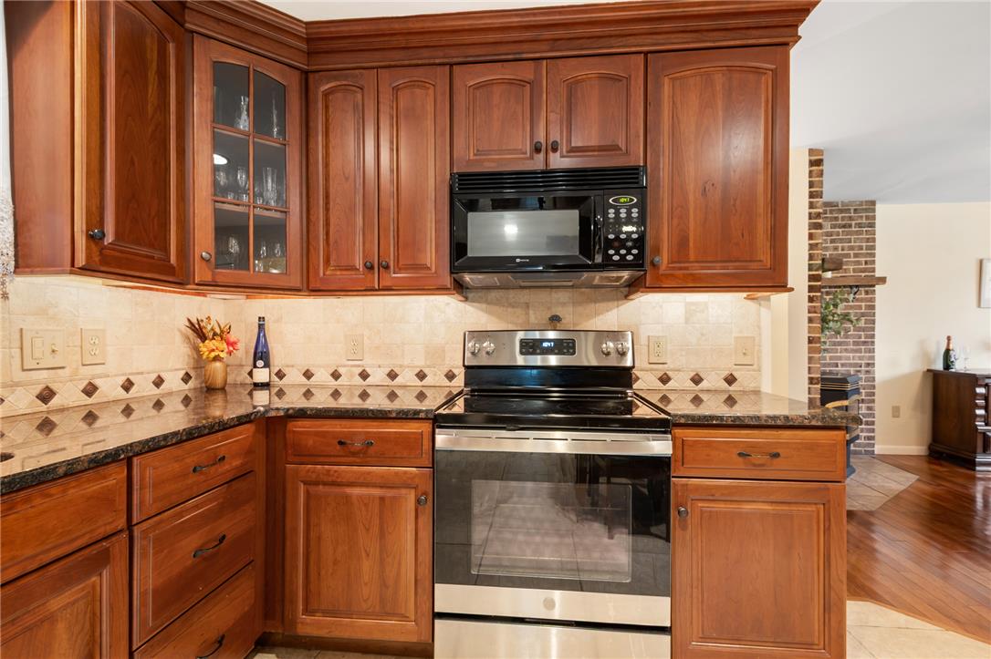 6528 Walnut Lane