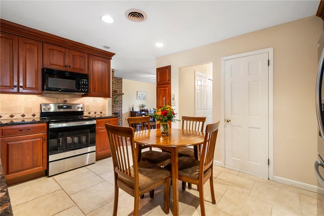 6528 Walnut Lane