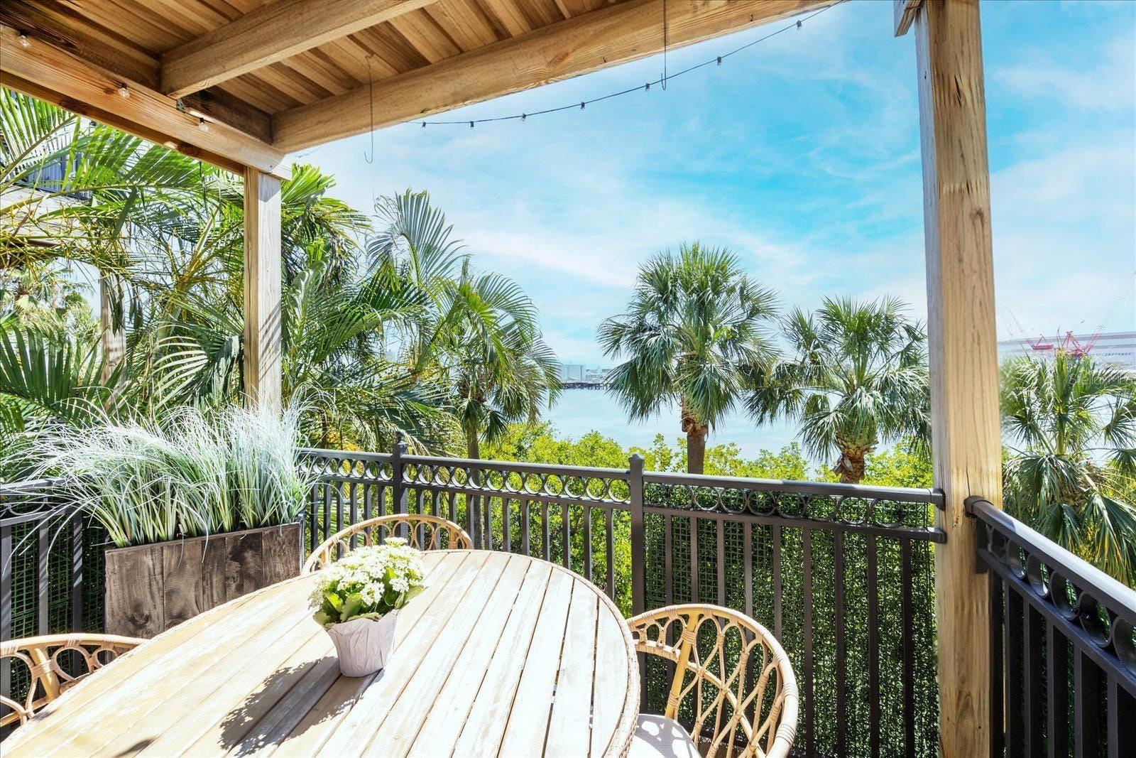 1476 HARBOUR WALK RD