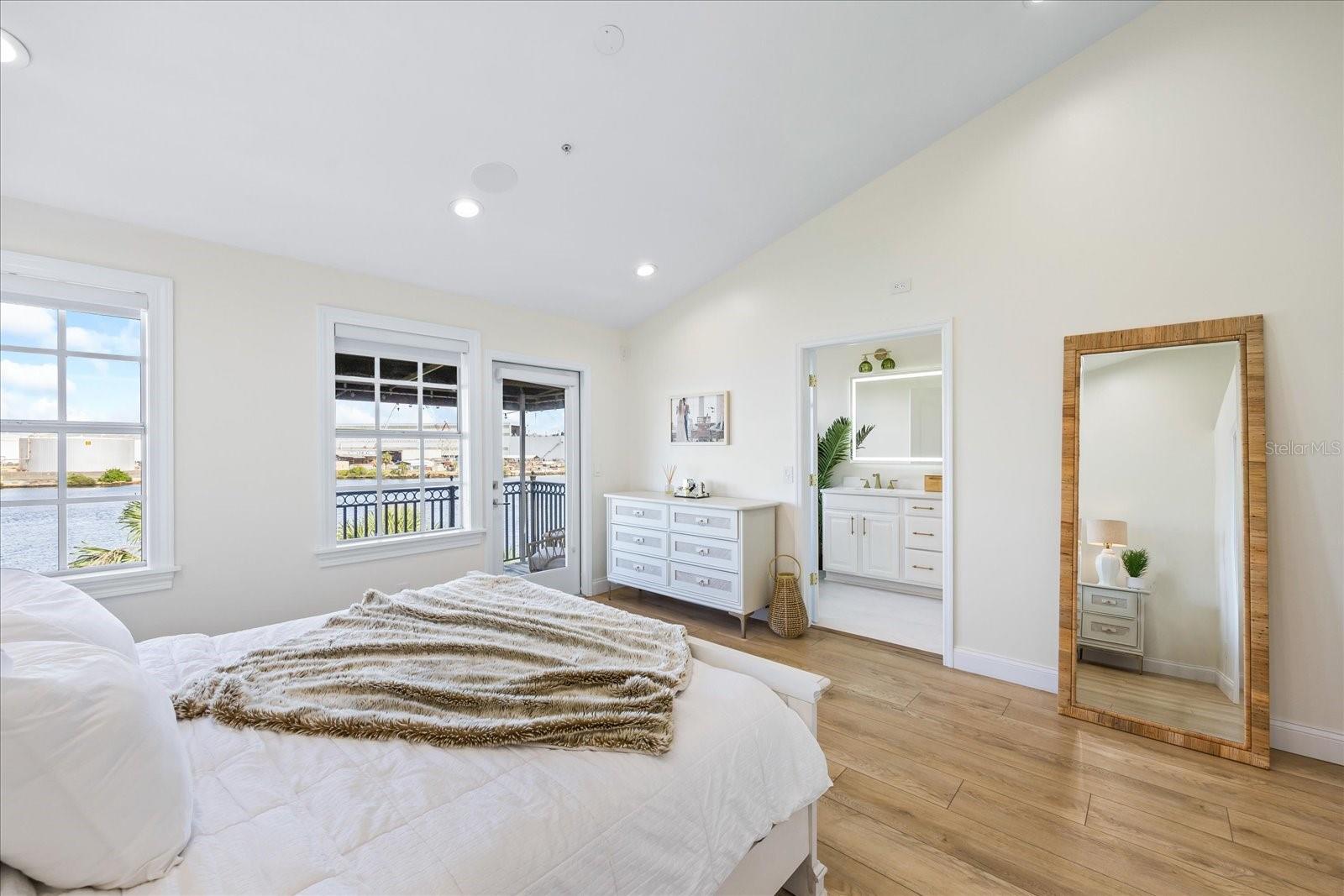 1476 HARBOUR WALK RD