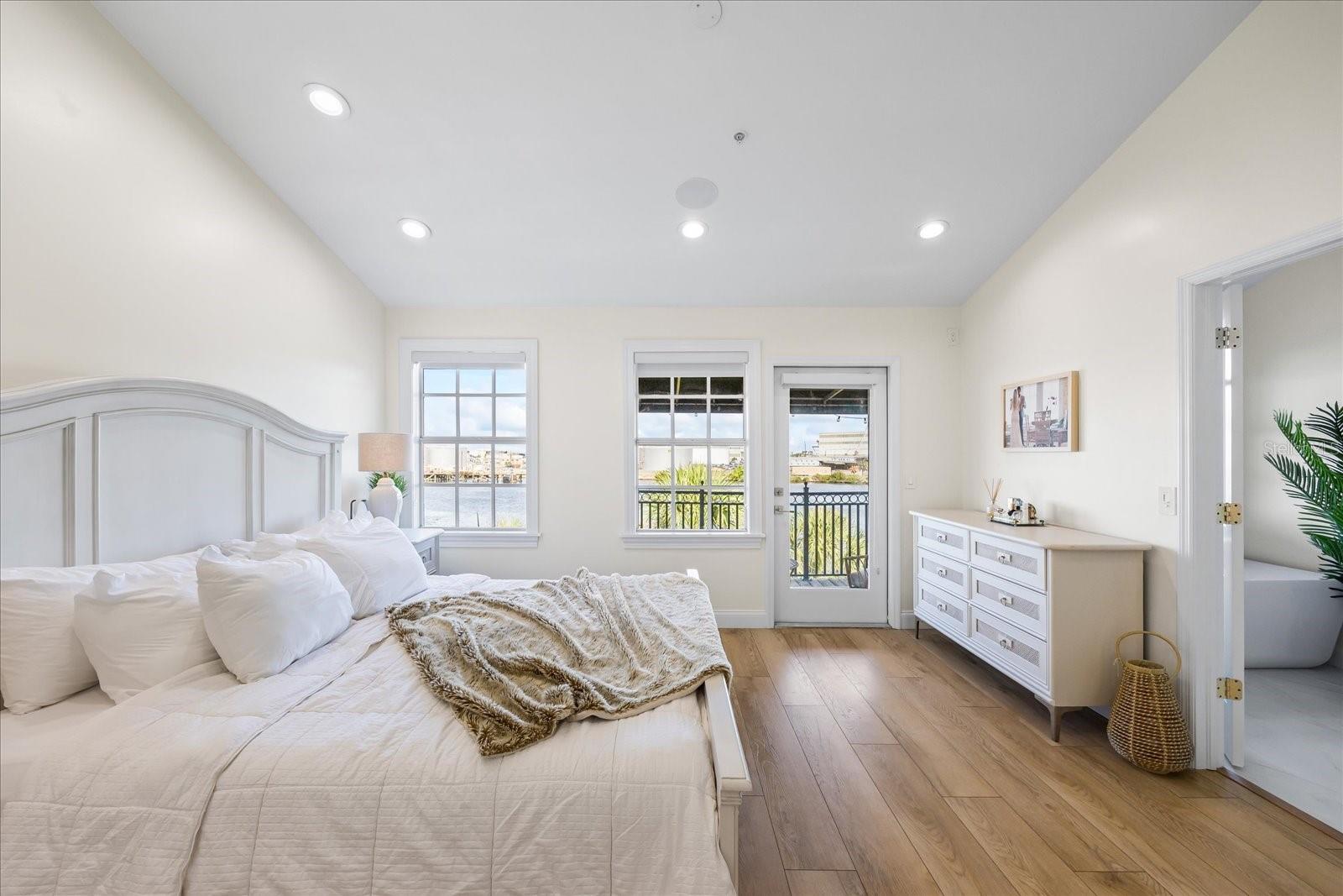 1476 HARBOUR WALK RD