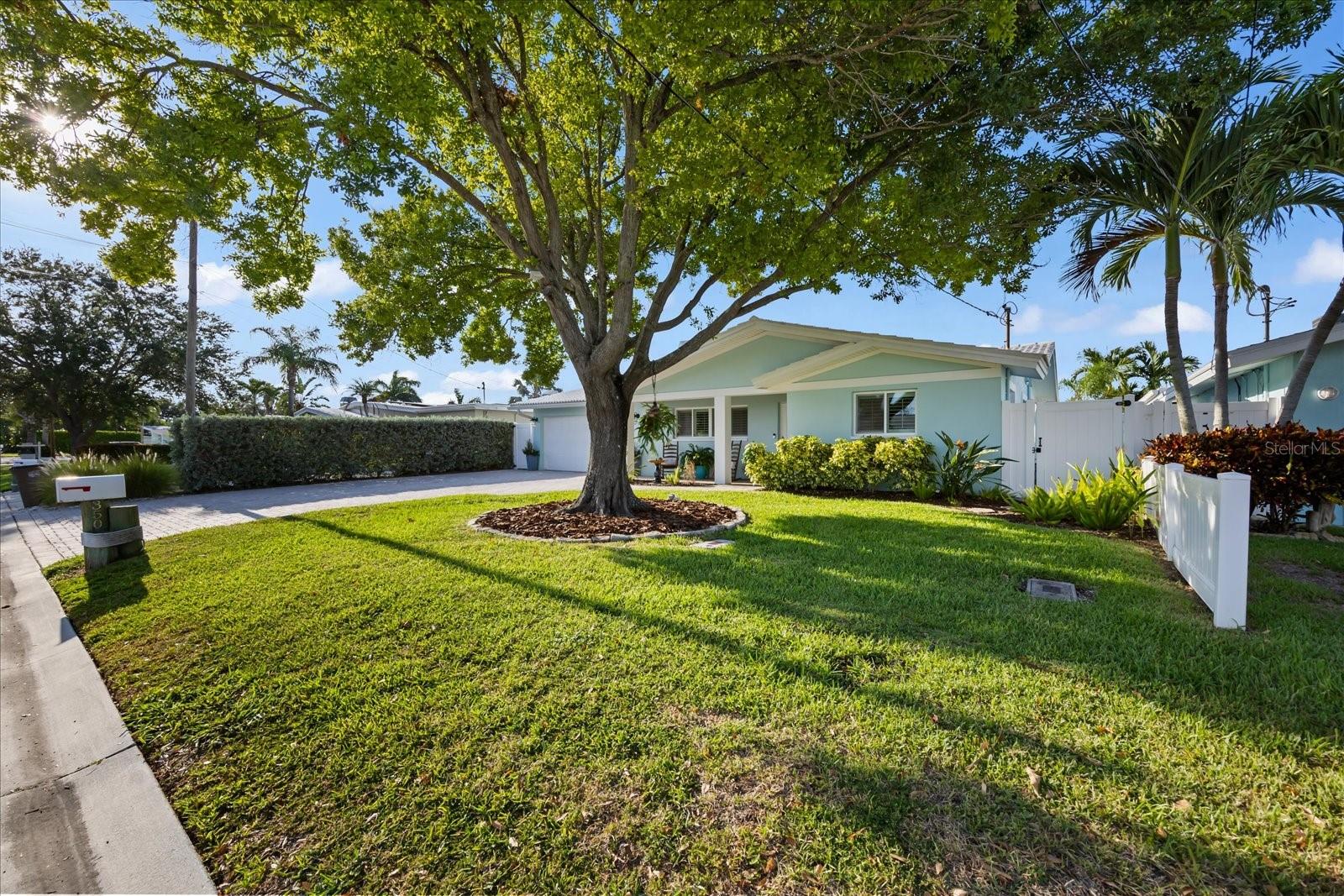 350 LA HACIENDA DR