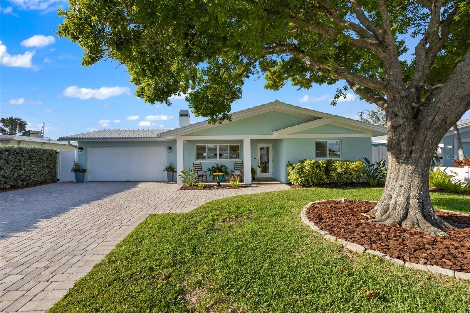 350 LA HACIENDA DR