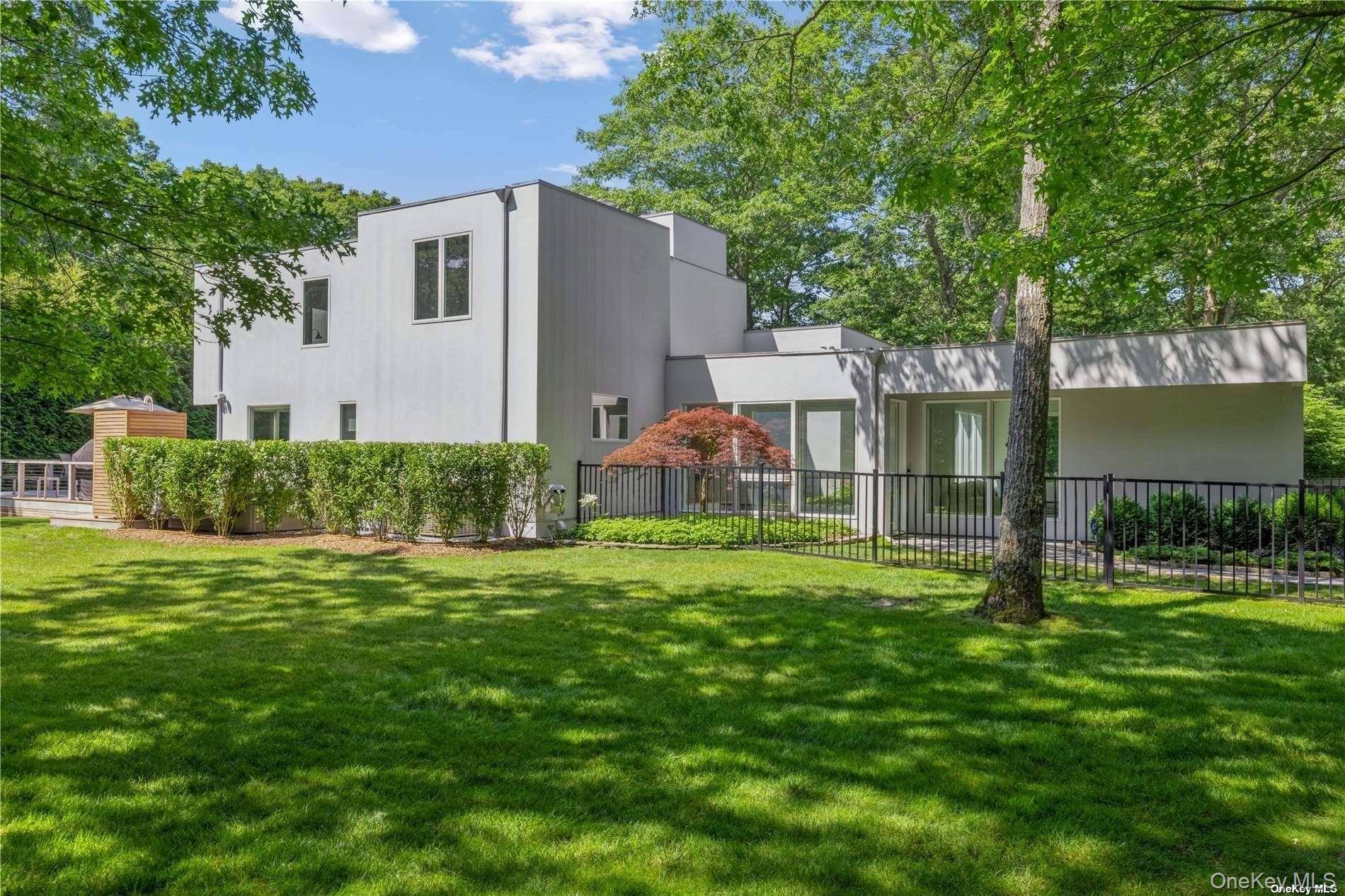 19 Woodland Way