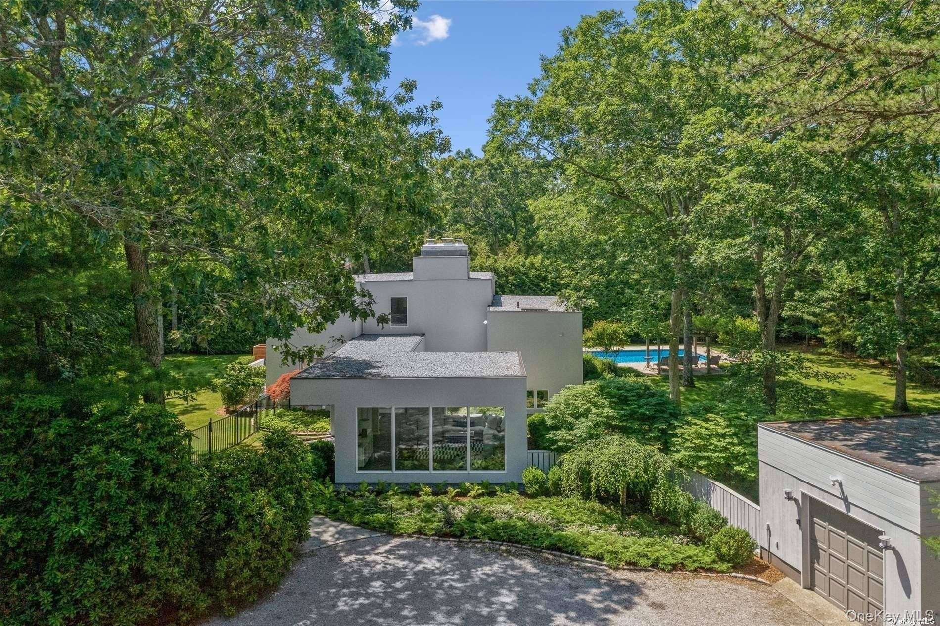 19 Woodland Way