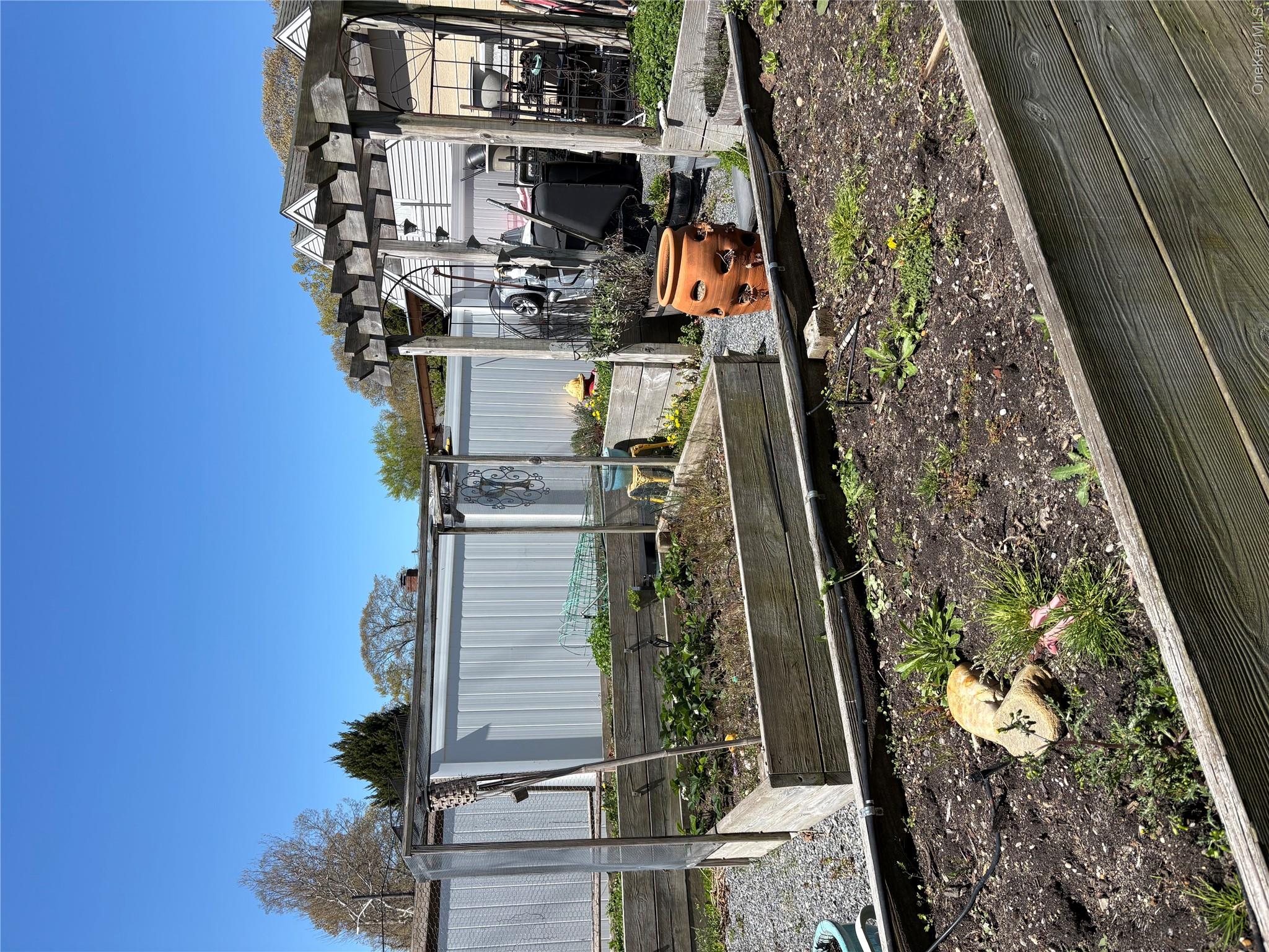 18 Pond Road