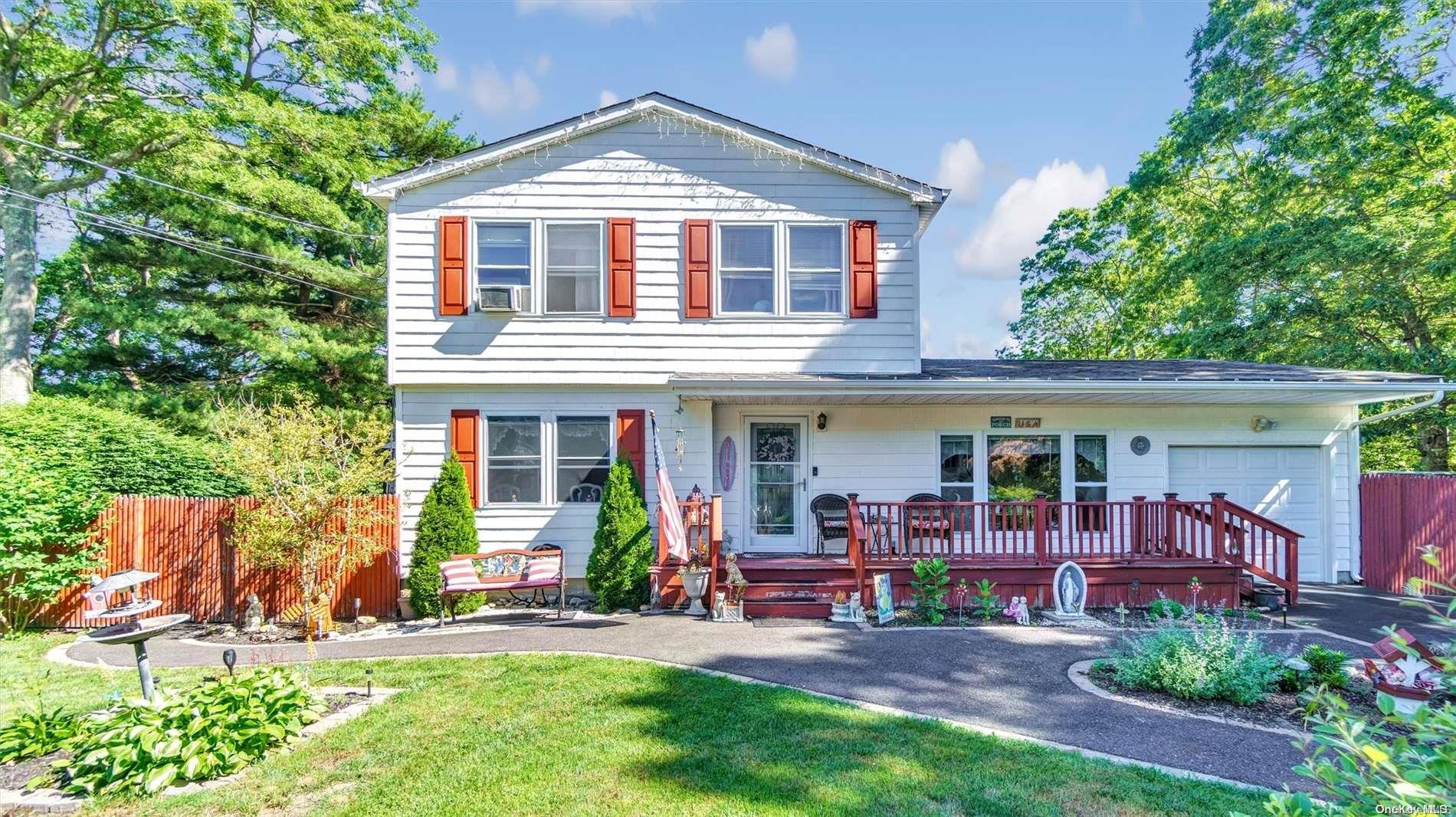29 Moriches Avenue