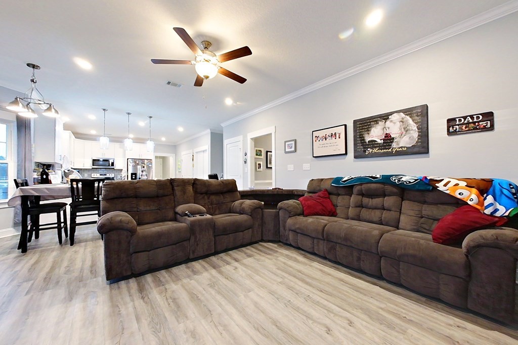 1512 Plantation Circle