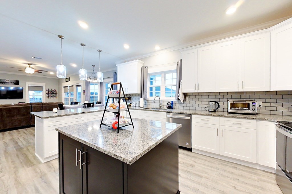 1512 Plantation Circle