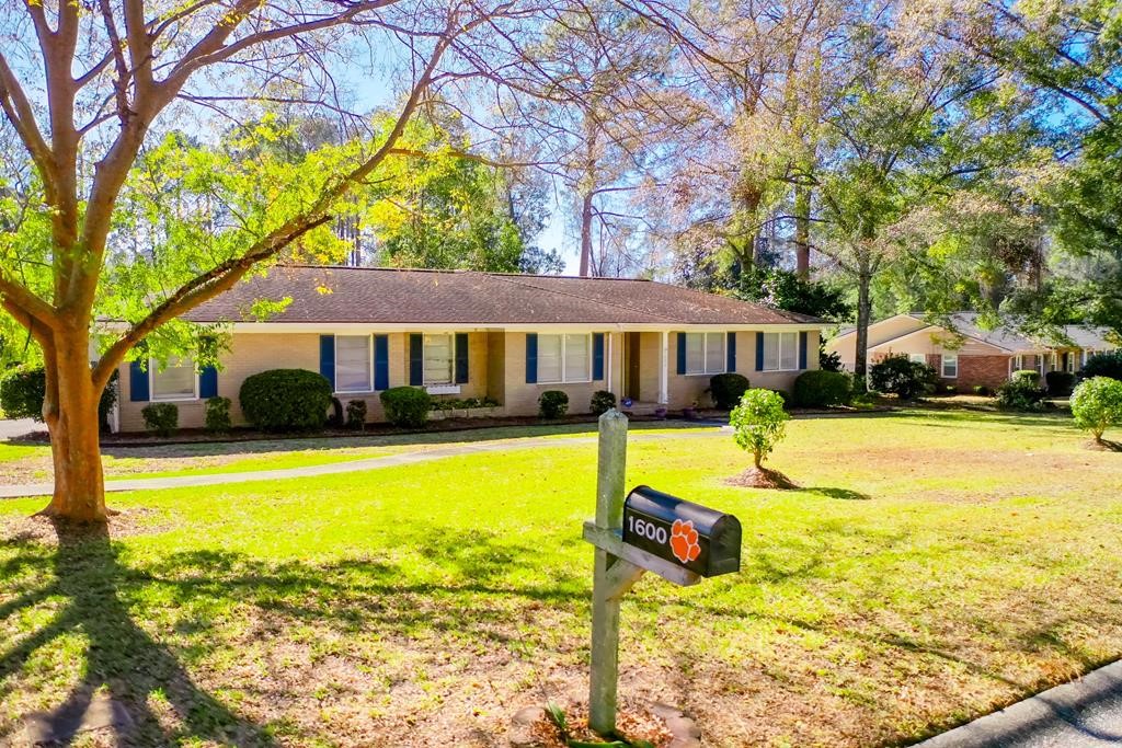 1600 Seminole Trail